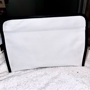 NWOT Estée Lauder Cosmetic Make Up Bag